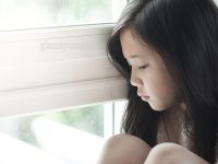 Có rất nhiều nguyên nhân khiến trẻ em bị trầm cảm